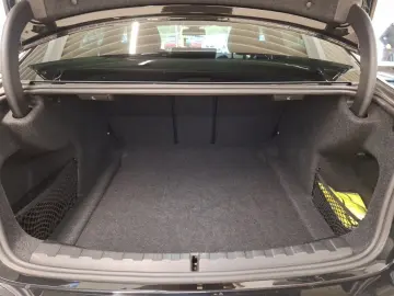 330i xDrive Limousine PDC LCP DAB Glasdach Navi