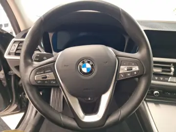 330i xDrive Limousine PDC LCP DAB Glasdach Navi