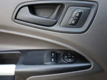 FORD TRANSIT CONNECT 5 LOCURI 1.5 TDCI