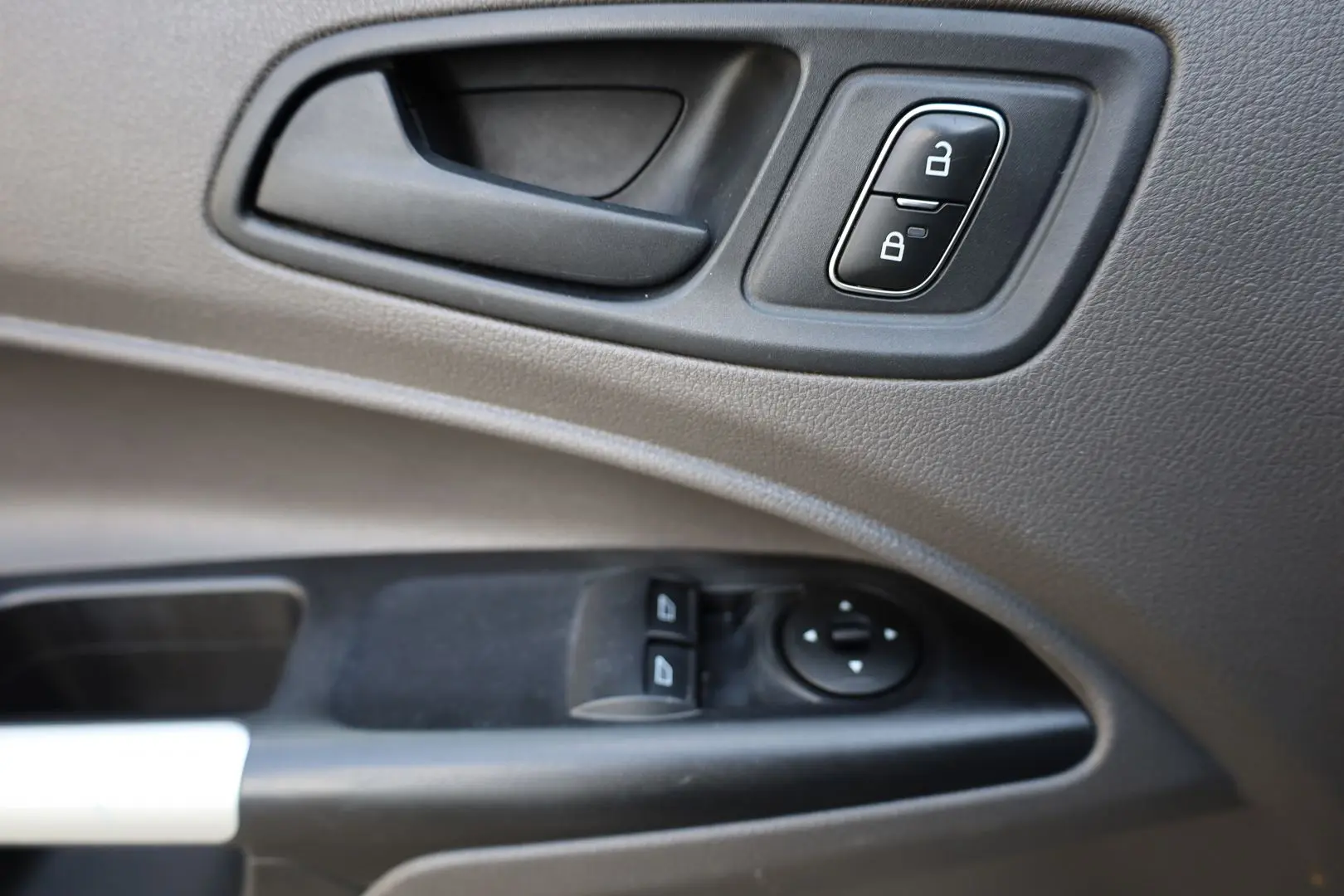 FORD TRANSIT CONNECT 5 LOCURI 1.5 TDCI