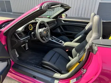 911 992 Turbo S Cabrio SportDesign Burmester