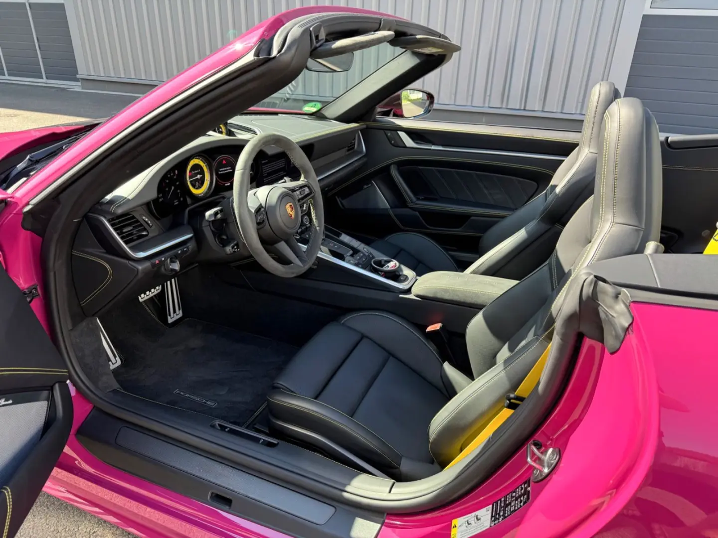 911 992 Turbo S Cabrio SportDesign Burmester