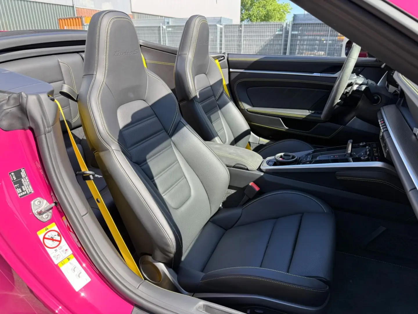 911 992 Turbo S Cabrio SportDesign Burmester