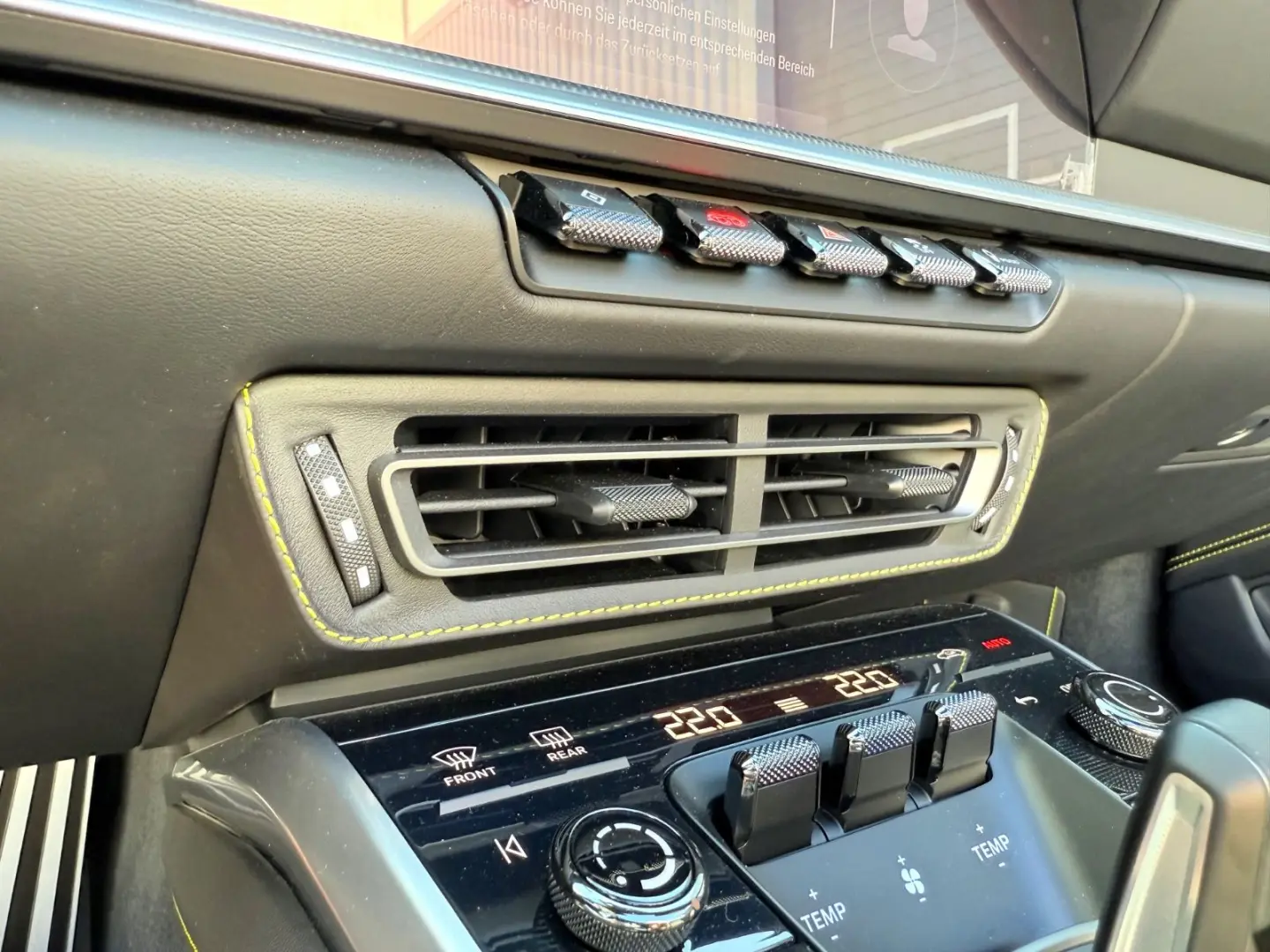 911 992 Turbo S Cabrio SportDesign Burmester