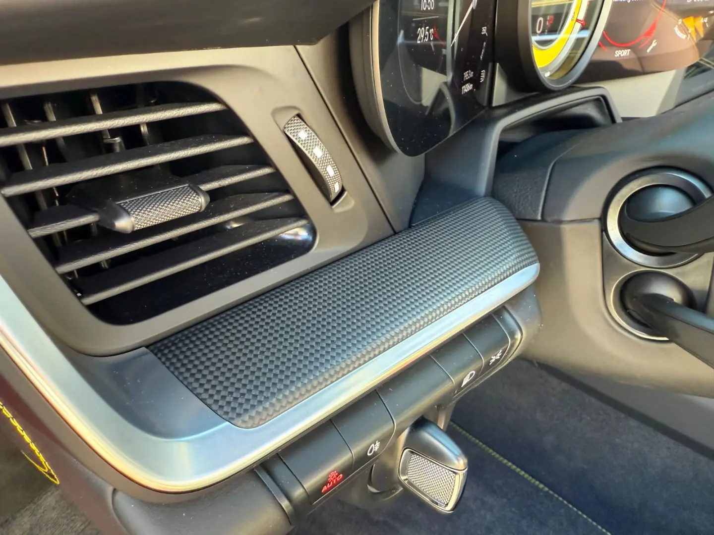 911 992 Turbo S Cabrio SportDesign Burmester