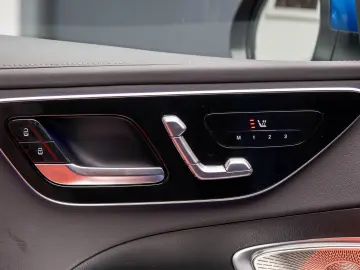 Mercedes-Benz C300e - AMG Line - Burmester - Panoramic