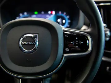 Volvo XC60 2.0 B4D R-Design Mild Hybrid 2WD Geartronic
