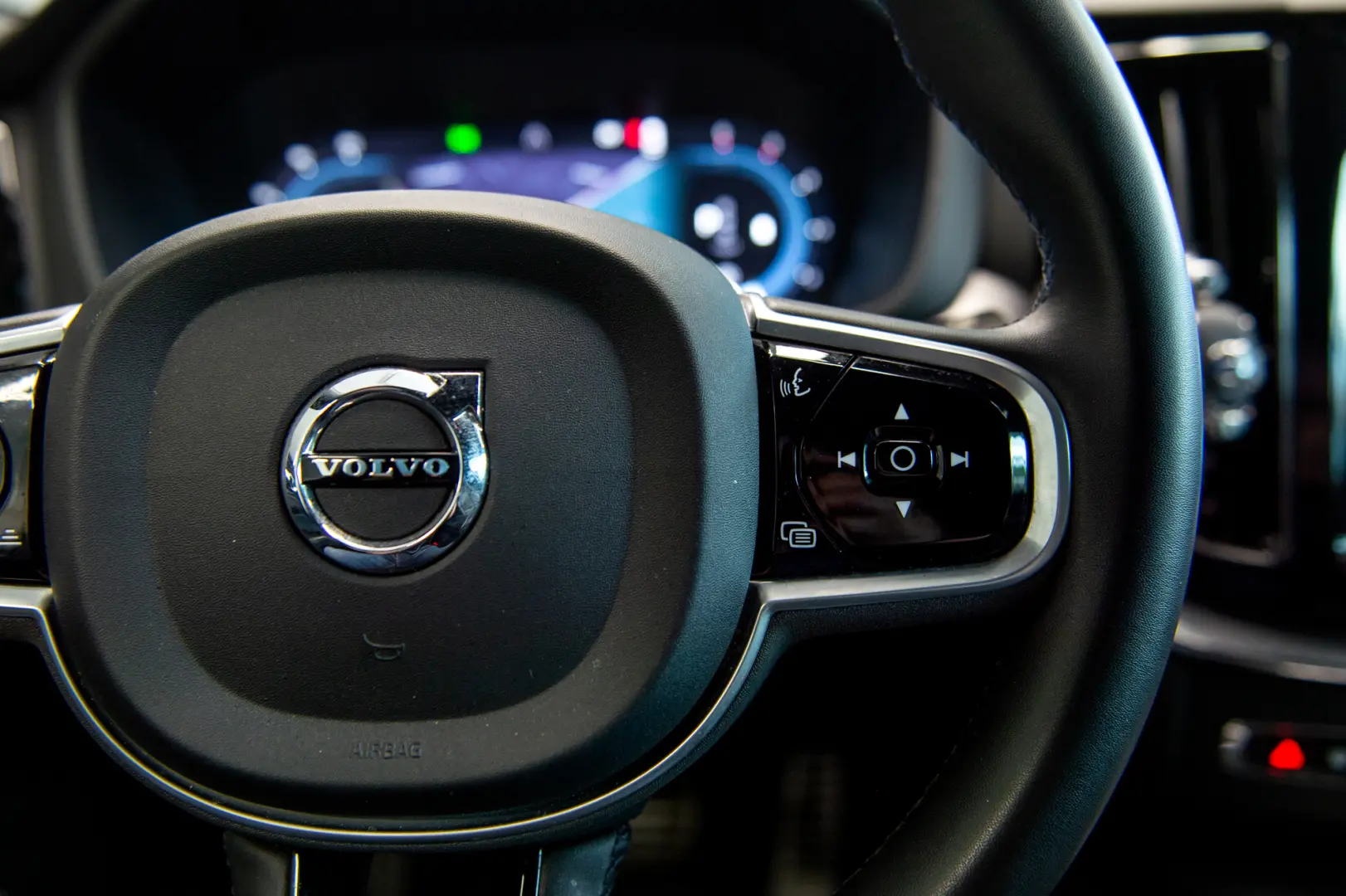 Volvo XC60 2.0 B4D R-Design Mild Hybrid 2WD Geartronic