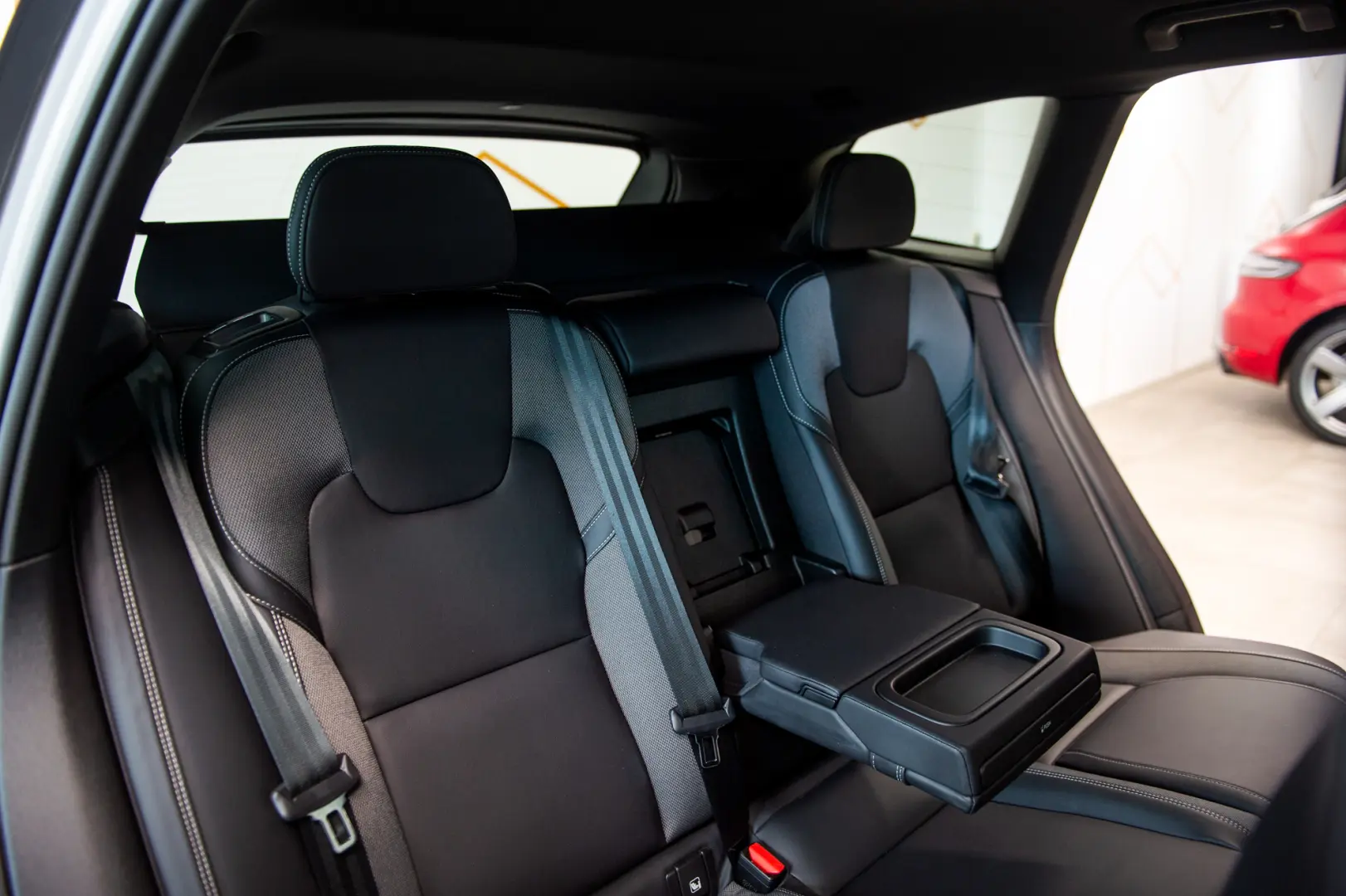 Volvo XC60 2.0 B4D R-Design Mild Hybrid 2WD Geartronic