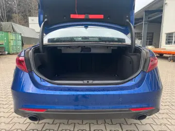 Giulia TI 2.0 Q4-ALLRAD/LEDER/ASSISTENZ PA/SHZ