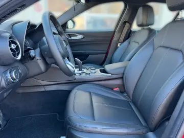 Giulia TI 2.0 Q4-ALLRAD/LEDER/ASSISTENZ PA/SHZ