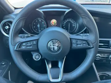 Giulia TI 2.0 Q4-ALLRAD/LEDER/ASSISTENZ PA/SHZ
