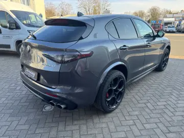 Stelvio Quadrifoglio V6 2.9 Bi-Turbo 375kW AT8-Q