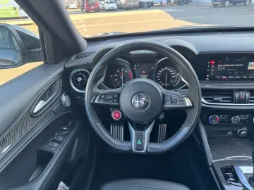 Stelvio Quadrifoglio V6 2.9 Bi-Turbo 375kW AT8-Q