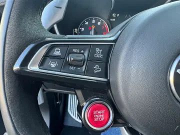 Stelvio Quadrifoglio V6 2.9 Bi-Turbo 375kW AT8-Q