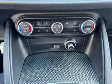 Stelvio Quadrifoglio V6 2.9 Bi-Turbo 375kW AT8-Q