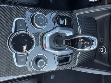 Stelvio Quadrifoglio V6 2.9 Bi-Turbo 375kW AT8-Q
