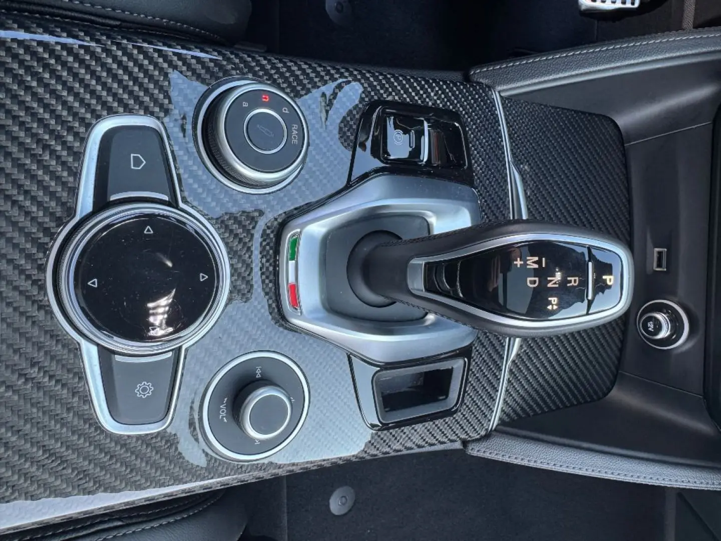 Stelvio Quadrifoglio V6 2.9 Bi-Turbo 375kW AT8-Q