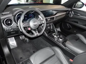Stelvio Quadrifoglio Q4 Navi Leder Digitales Coc