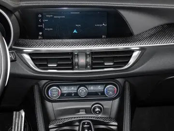 Stelvio Quadrifoglio Q4 Navi Leder Digitales Coc