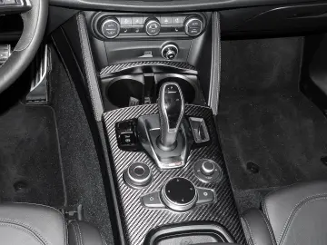 Stelvio Quadrifoglio Q4 Navi Leder Digitales Coc