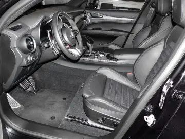 Stelvio Quadrifoglio Q4 Navi Leder Digitales Coc