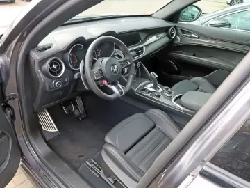 Stelvio Quadrifoglio Q4 elektr. Sitzverst+Memory