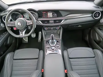 Stelvio Quadrifoglio Q4 elektr. Sitzverst+Memory
