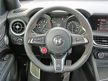 Stelvio Quadrifoglio Q4 elektr. Sitzverst+Memory