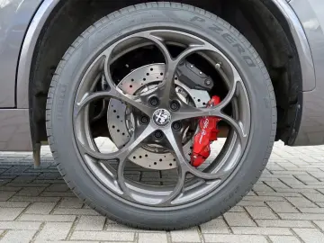 Stelvio Quadrifoglio Q4 elektr. Sitzverst+Memory