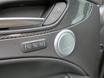 Stelvio Quadrifoglio Q4 elektr. Sitzverst+Memory