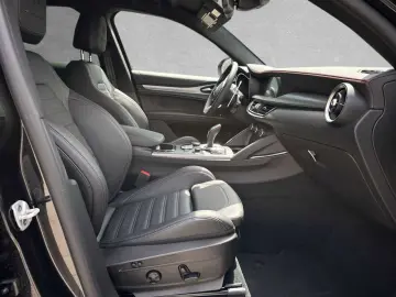 Stelvio Competizione MY23 2.0 Turbo 16V AT8-Q4