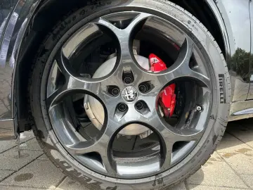 Stelvio Competizione MY23 2.0 Turbo 16V AT8-Q4