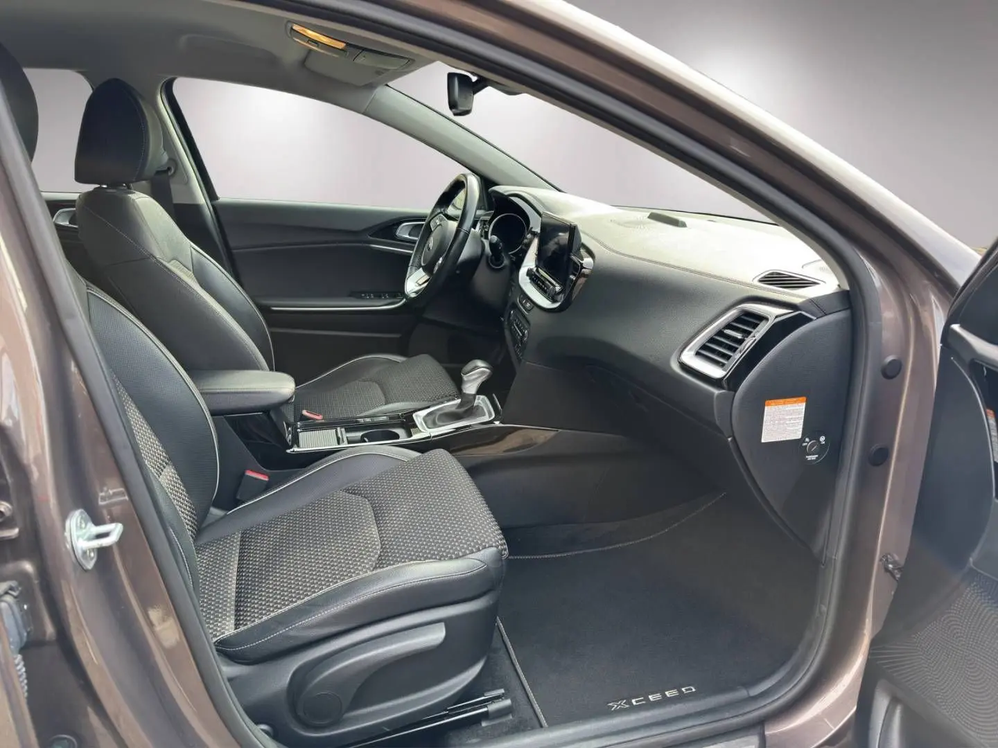 XCEED 1.6 PHEV DCT SPIRIT NAVI KAMERA FULL-LED 1