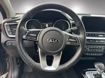XCEED 1.6 PHEV DCT SPIRIT NAVI KAMERA FULL-LED 1