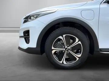 XCeed Vision Plug-in Hybrid 1.6 Navi LED Apple C