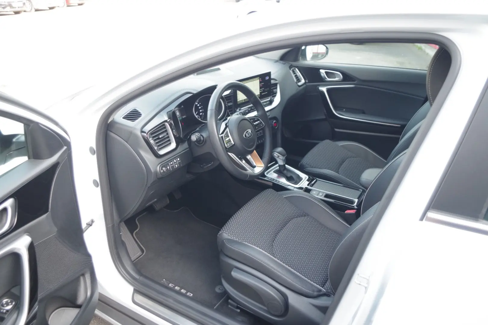 XCeed 1.6 Plug-In Hybrid Vision, Navi-Paket
