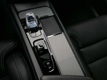XC60 T8 AWD Twin Engine Ultimate Black Edition