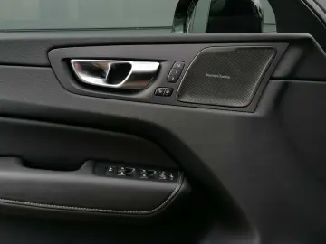 XC60 T8 AWD Twin Engine Ultimate Black Edition