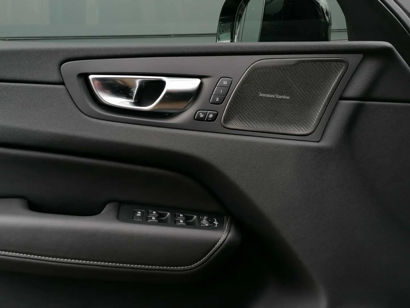 XC60 T8 AWD Twin Engine Ultimate Black Edition