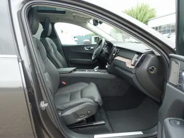 XC60 Recharge Plus T8 AWD/Pano/H&K/FourC/360°