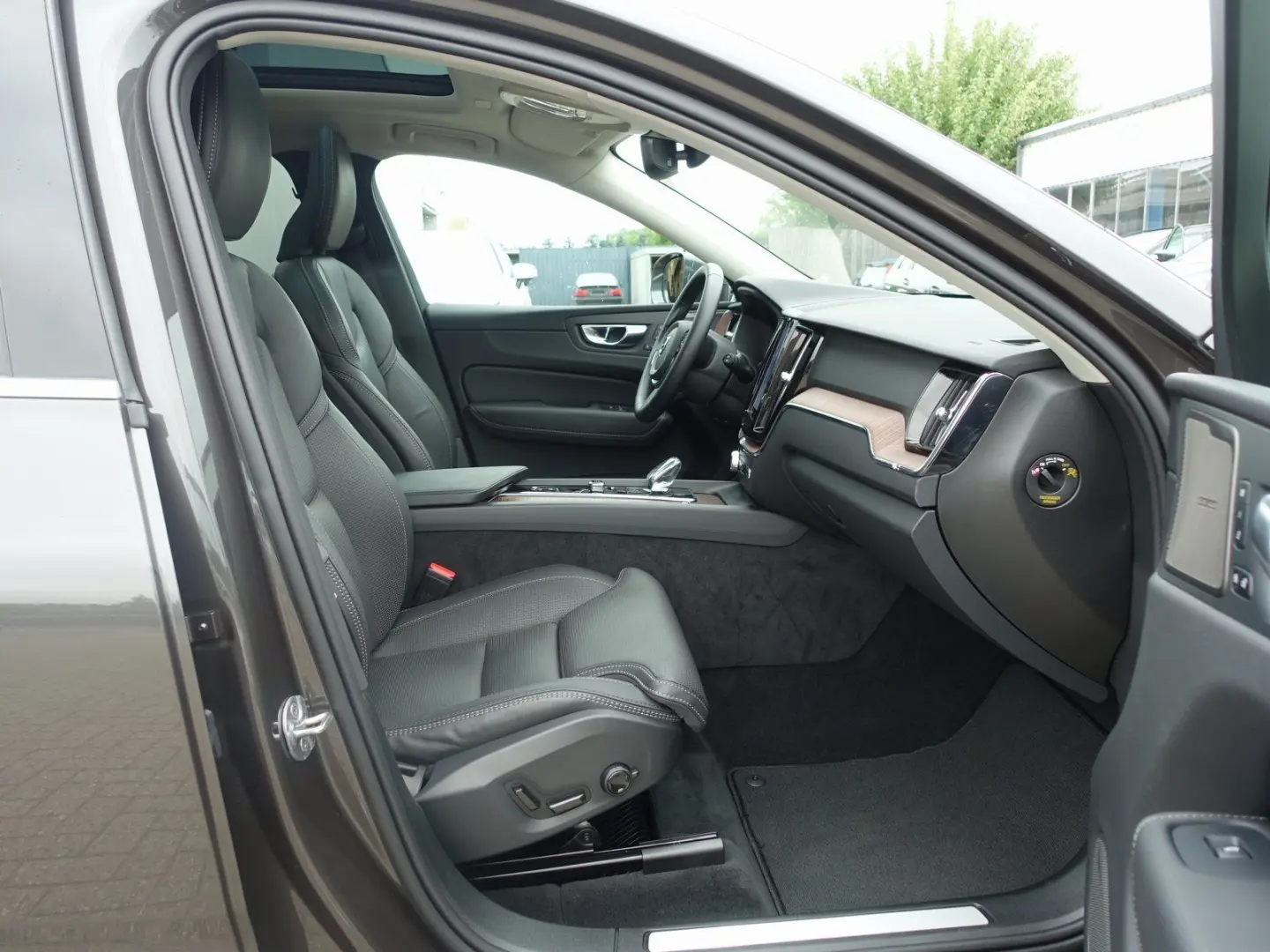 XC60 Recharge Plus T8 AWD/Pano/H&K/FourC/360°