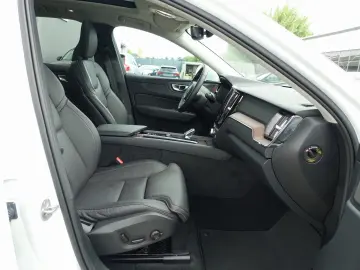 XC60 Recharge Plus T8 AWD/Pano/H&K/FourC/360°
