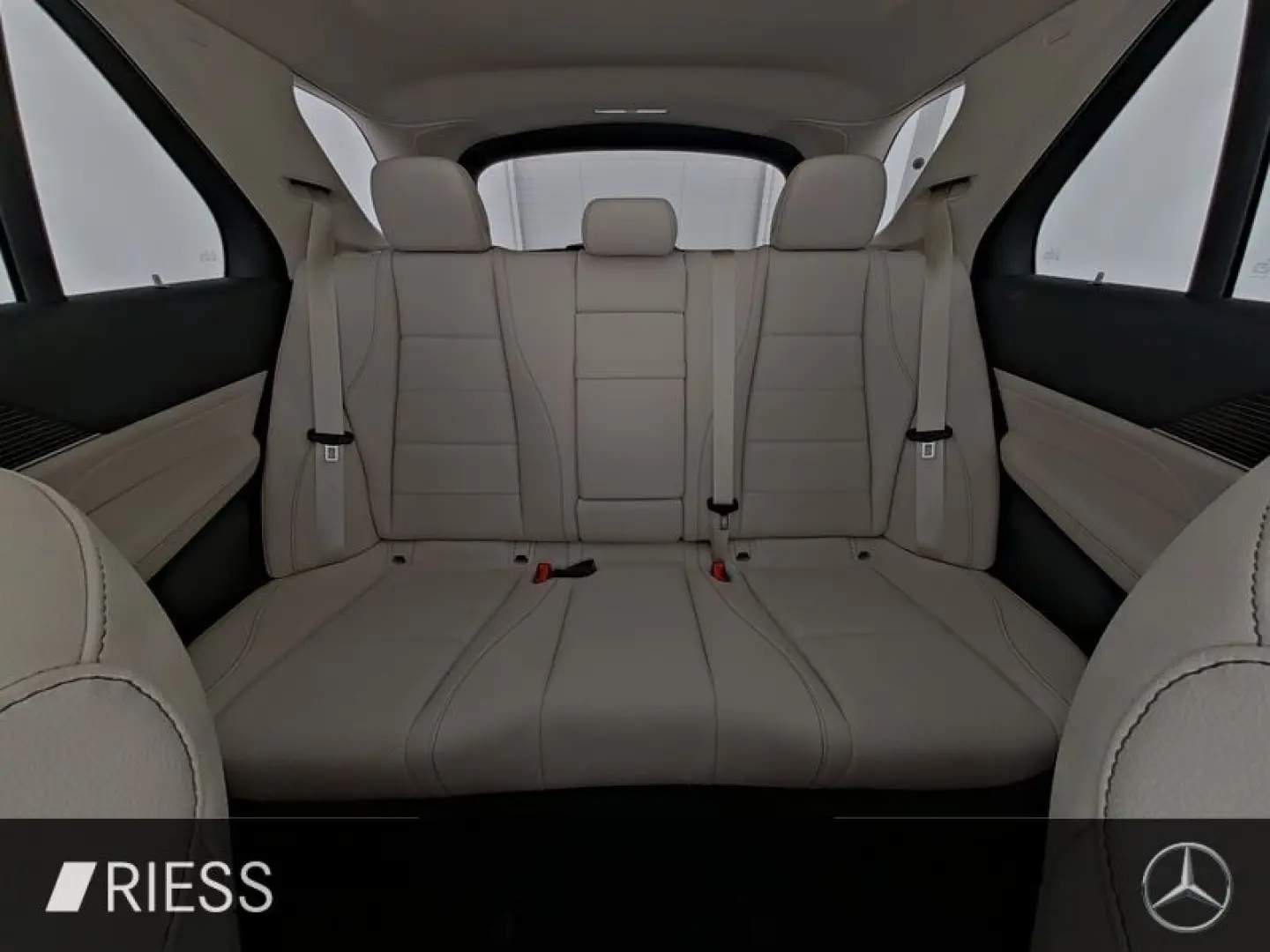 GLE 350 de 4M AMG Sport Distr AHK Pano Airm Keyl