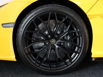 Revuelto 6.5 V12 HPEV