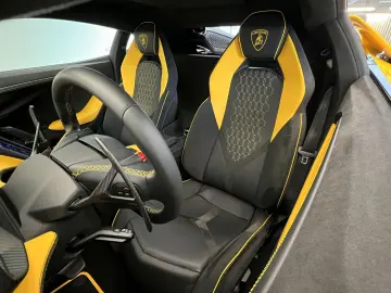 Revuelto 6.5 V12 HPEV