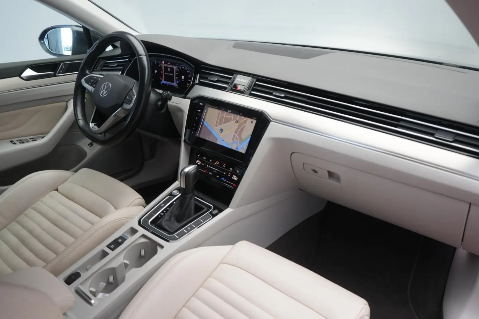Passat Variant 2.0 TDI SCR DSG Elegance Navi/Led
