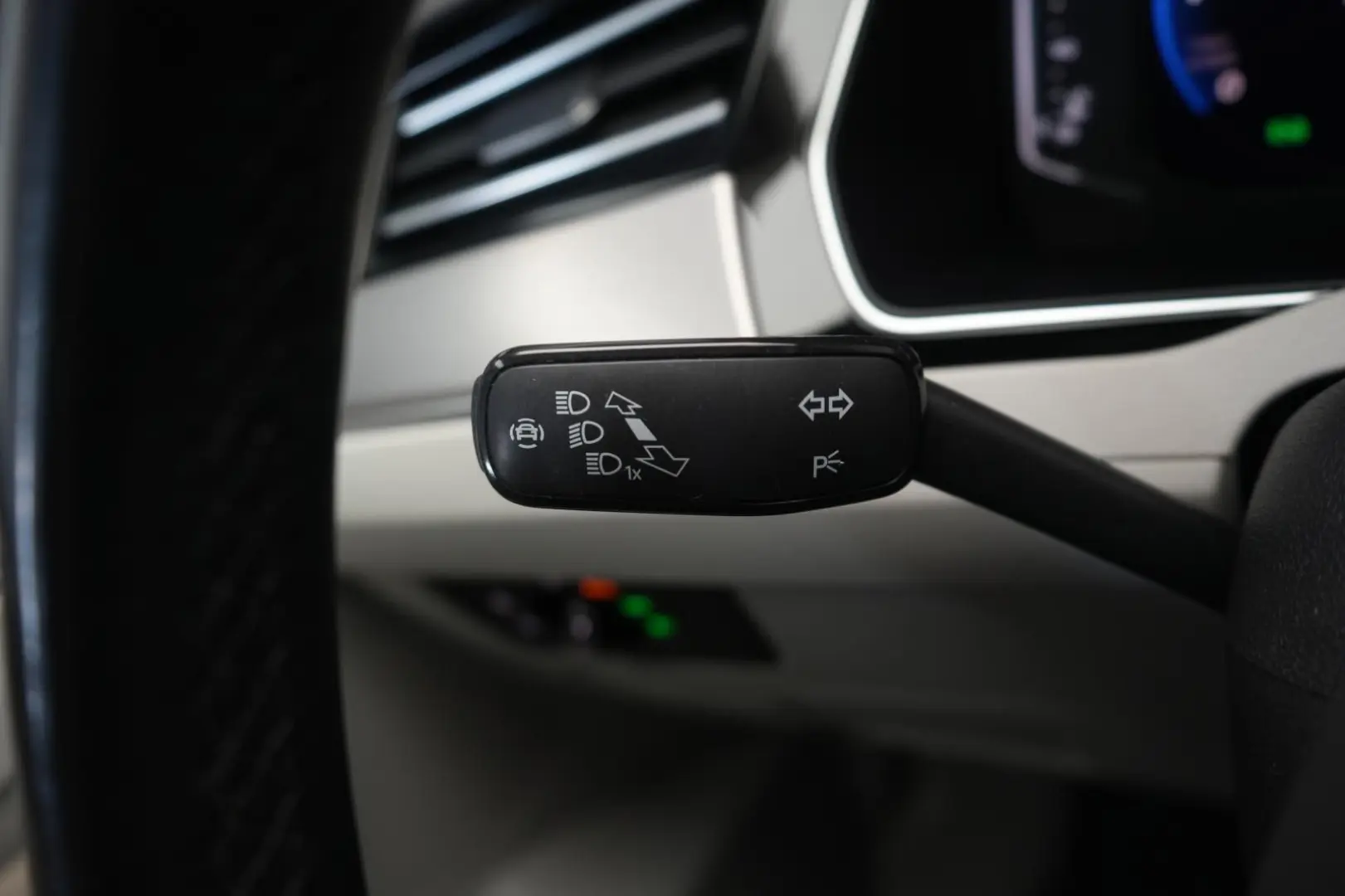 Passat Variant 2.0 TDI SCR DSG Elegance Navi/Led