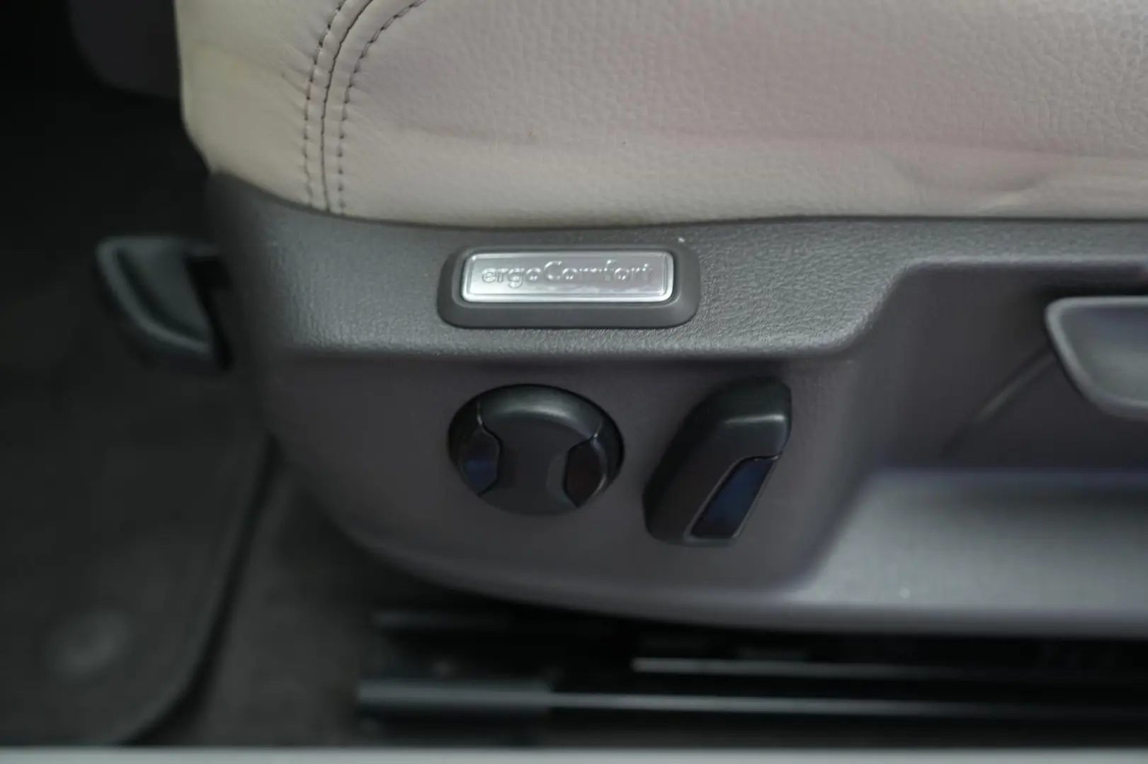 Passat Variant 2.0 TDI SCR DSG Elegance Navi/Led