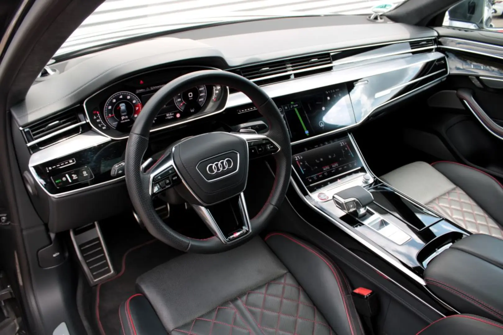 S8 4.0TFSI UPE194 EXCLUSIVE TV LM21 STHZ